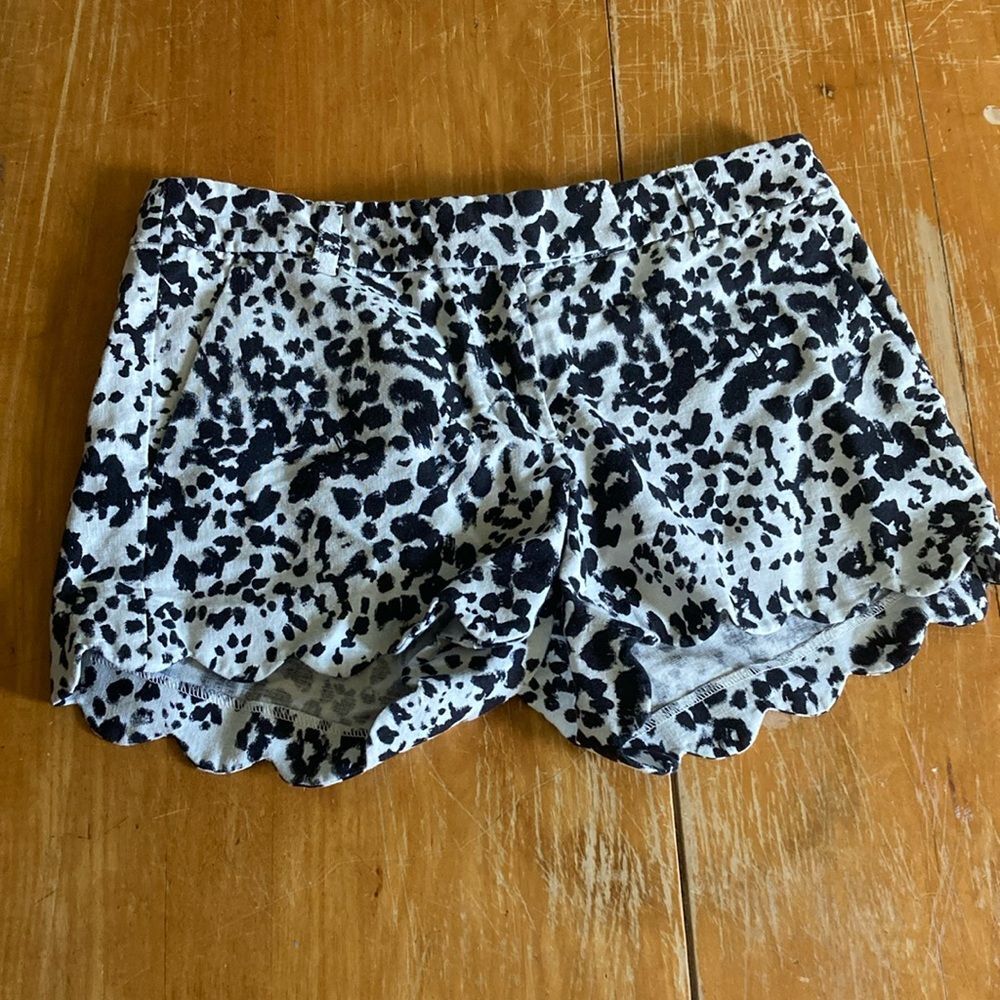 J Crew animal print linen cotton shorts black white scalloped hem size 2 pockets